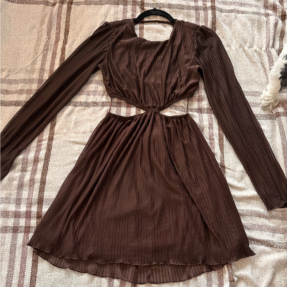 Great, great conditions Zack cut out feminine dress